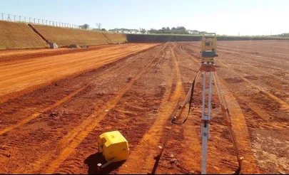 Acompanhamento de Obras de Terraplenagem da Multitop Topografia